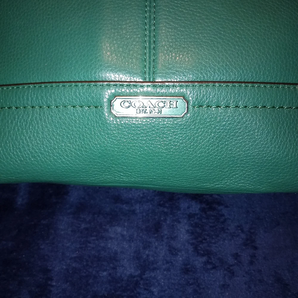 EUC Coach Park pebbled Leather Carrie Tote  Hunter Green - Picture 3 of 15